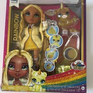 Rainbow High Sunny Madison Doll with Glittery Yellow Outfit and slime kit